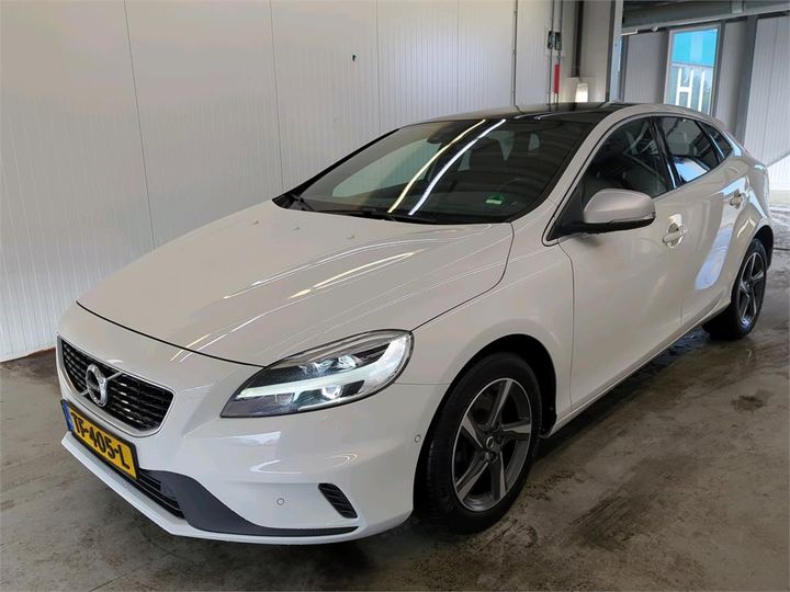 VOLVO V40 2018 yv1mv7980j2506472