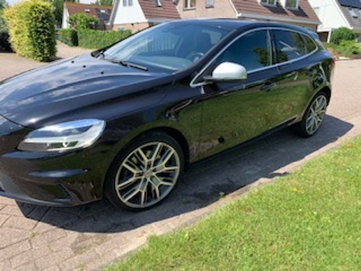 VOLVO V40 2018 yv1mv7980j2507015