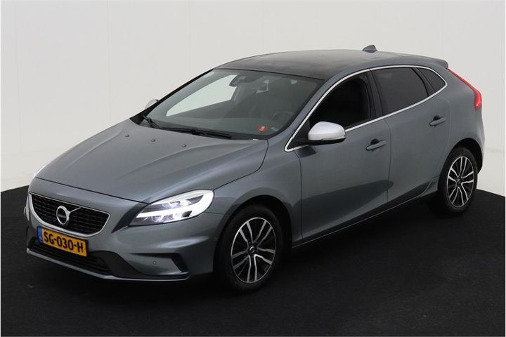 VOLVO V40 2018 yv1mv7980j2508109