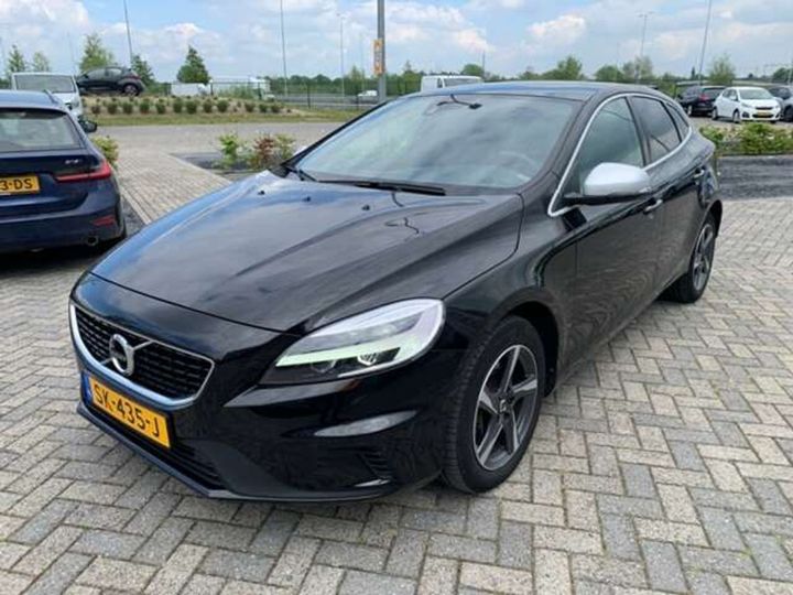 VOLVO V40 2018 yv1mv7980j2511510