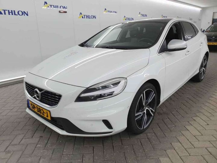 VOLVO V40 2018 yv1mv7980j2515302