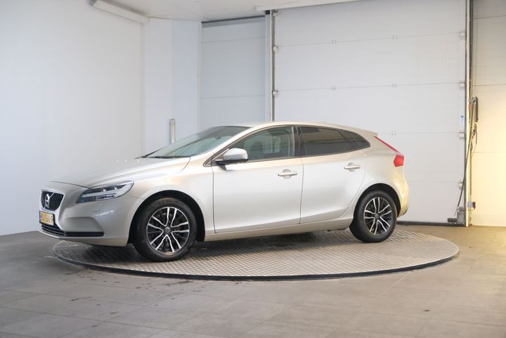 VOLVO V40 2016 yv1mv7981h2379773