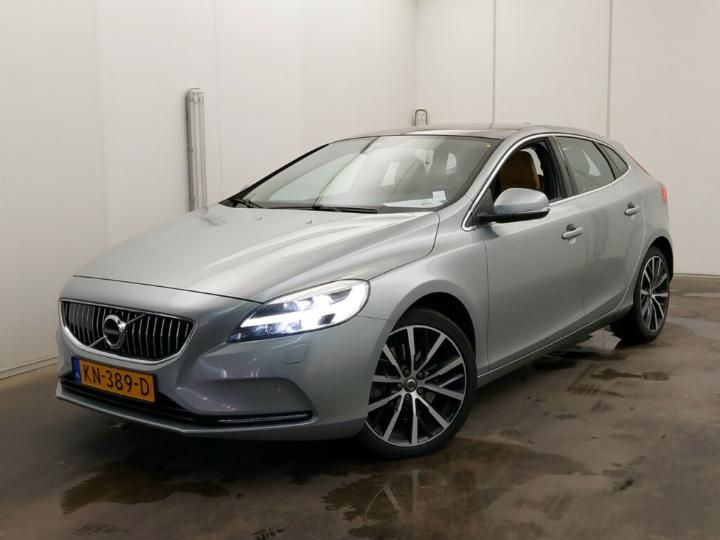 VOLVO V40 2016 yv1mv7981h2396858