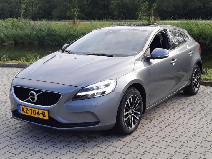 VOLVO V40 2017 yv1mv7981h2413890