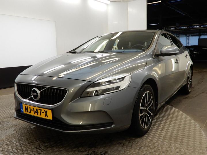 VOLVO V40 2017 yv1mv7981h2416433