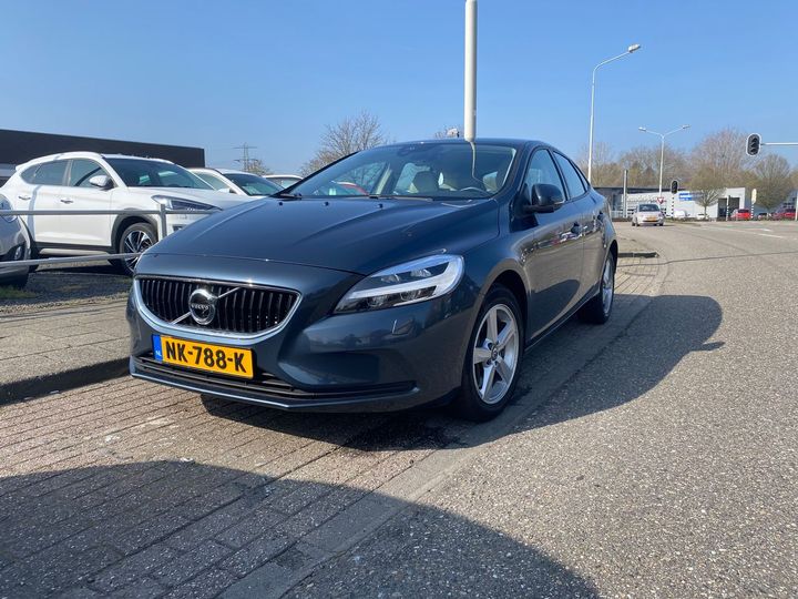 VOLVO V40 2017 yv1mv7981h2424532