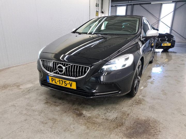 VOLVO V40 2017 yv1mv7981j2444635