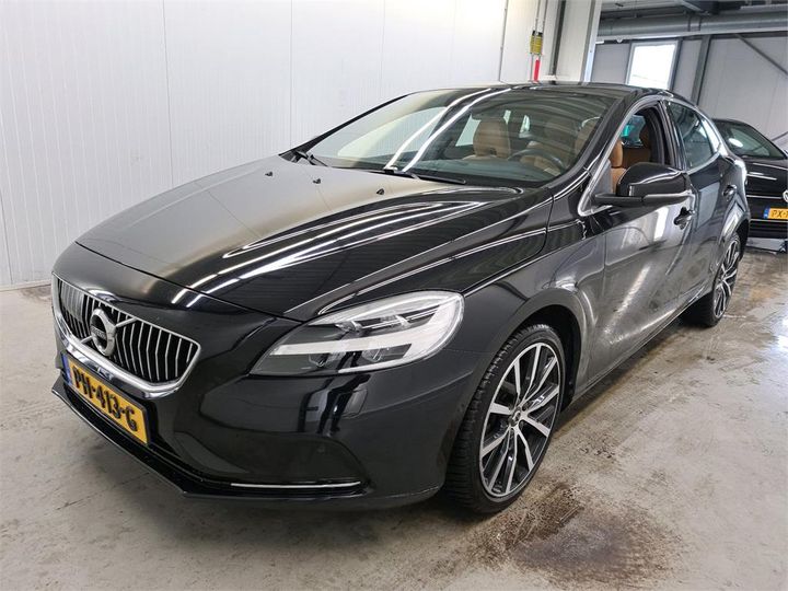 VOLVO V40 2017 yv1mv7981j2450135