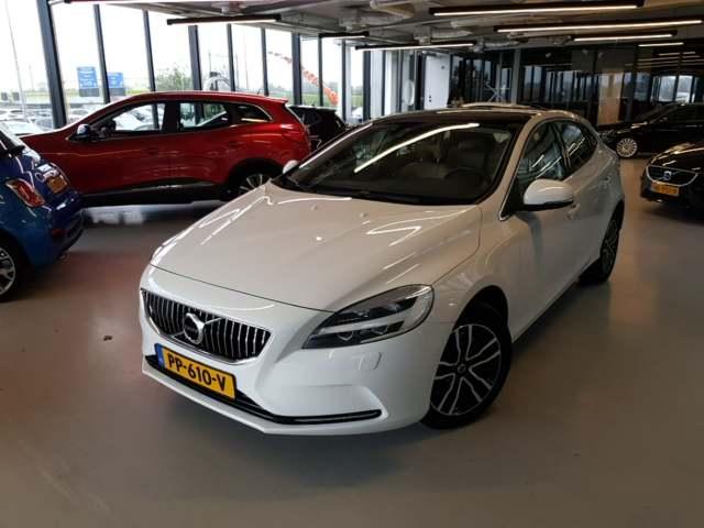 VOLVO V40 2017 yv1mv7981j2458266