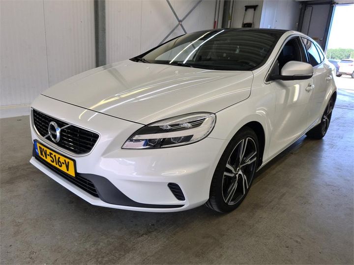 VOLVO V40 2018 yv1mv7981j2464994