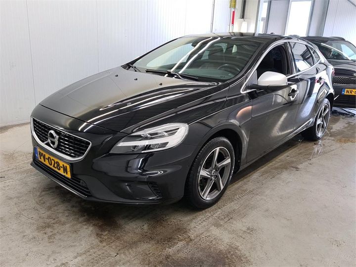 VOLVO V40 2017 yv1mv7981j2467726