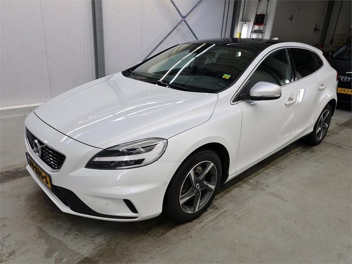 VOLVO V40 2017 yv1mv7981j2467824