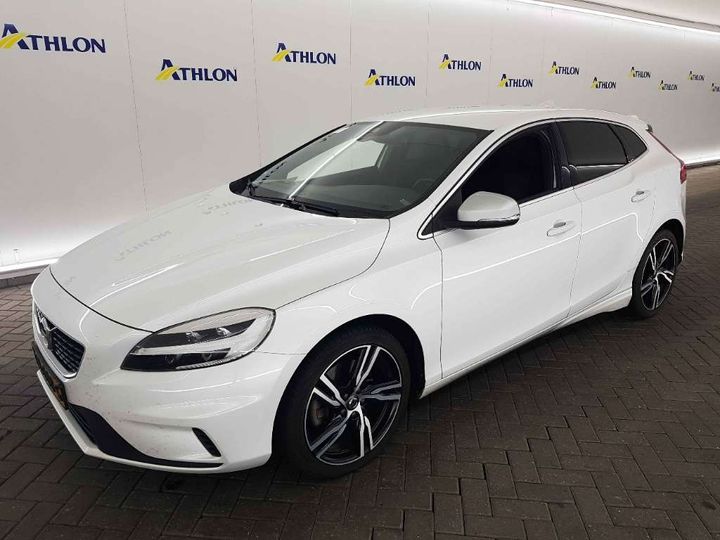 VOLVO V40 2018 yv1mv7981j2470043