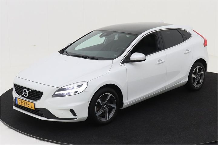 VOLVO V40 2017 yv1mv7981j2470111