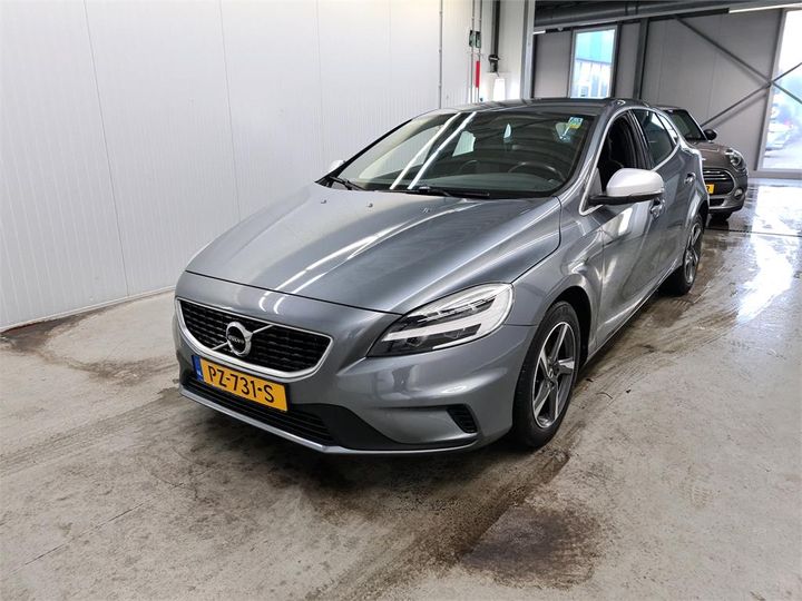 VOLVO V40 2017 yv1mv7981j2470323