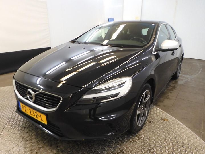 VOLVO V40 2017 yv1mv7981j2470471