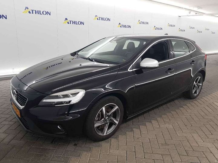 VOLVO V40 2017 yv1mv7981j2470656