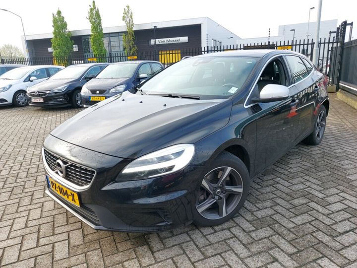 VOLVO V40 2017 yv1mv7981j2473396