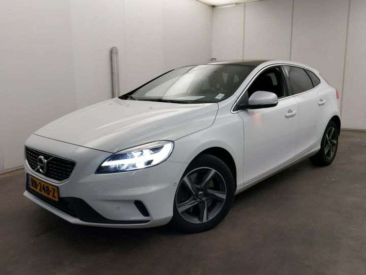 VOLVO V40 2017 yv1mv7981j2475566