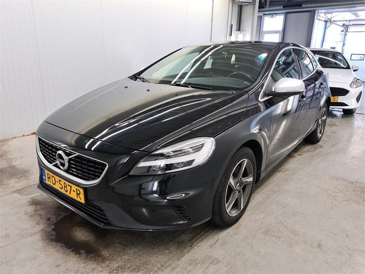 VOLVO V40 2017 yv1mv7981j2475597