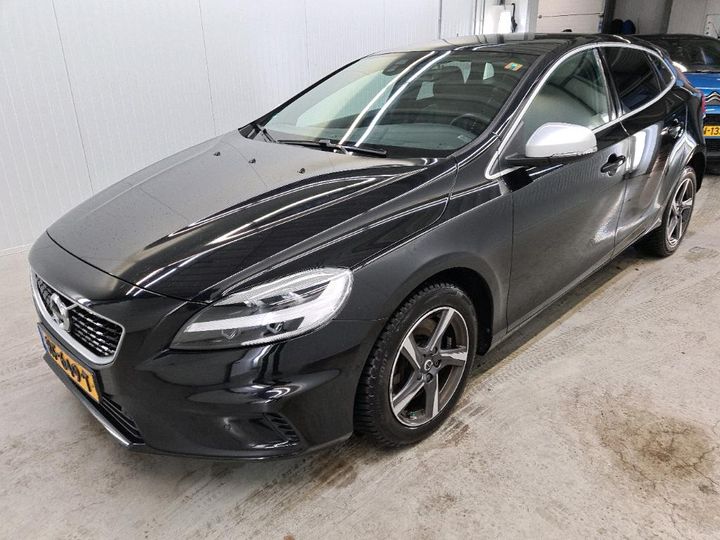 VOLVO V40 2017 yv1mv7981j2477052