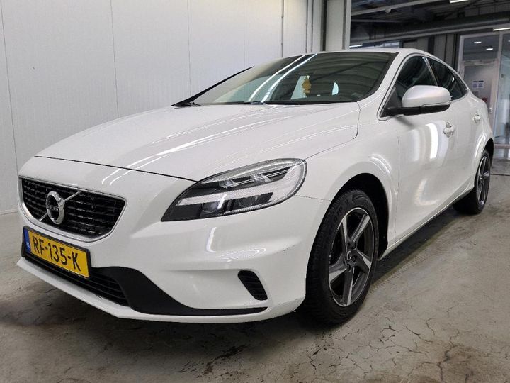 VOLVO V40 2017 yv1mv7981j2477471