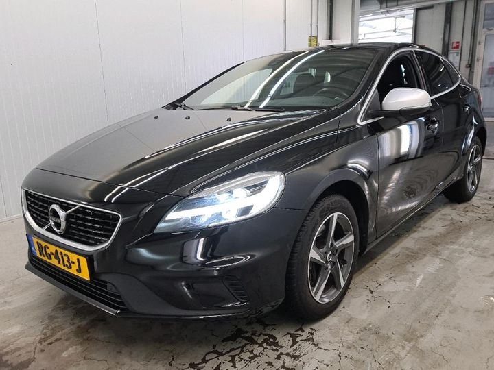 VOLVO V40 2017 yv1mv7981j2478376