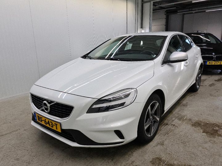 VOLVO V40 2017 yv1mv7981j2478655