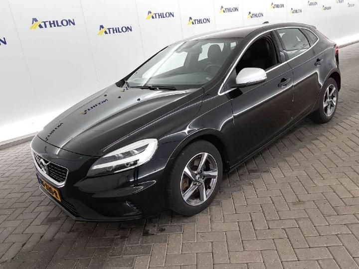 VOLVO V40 2017 yv1mv7981j2479688