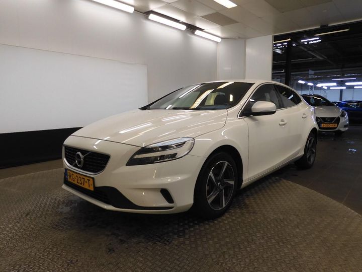 VOLVO V40 2017 yv1mv7981j2479708