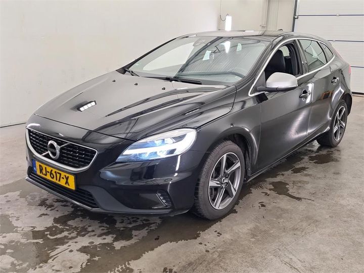 VOLVO V40 2017 yv1mv7981j2479903