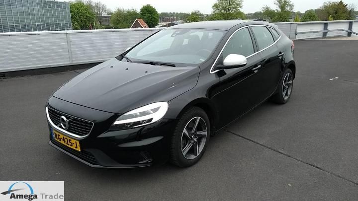 VOLVO V40 2017 yv1mv7981j2480823