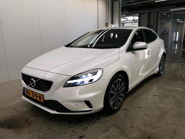 VOLVO V40 2018 yv1mv7981j2481256