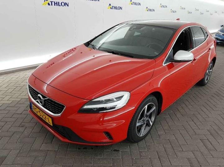 VOLVO V40 2017 yv1mv7981j2481423