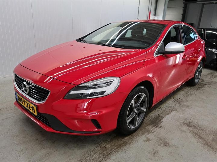 VOLVO V40 2017 yv1mv7981j2482140