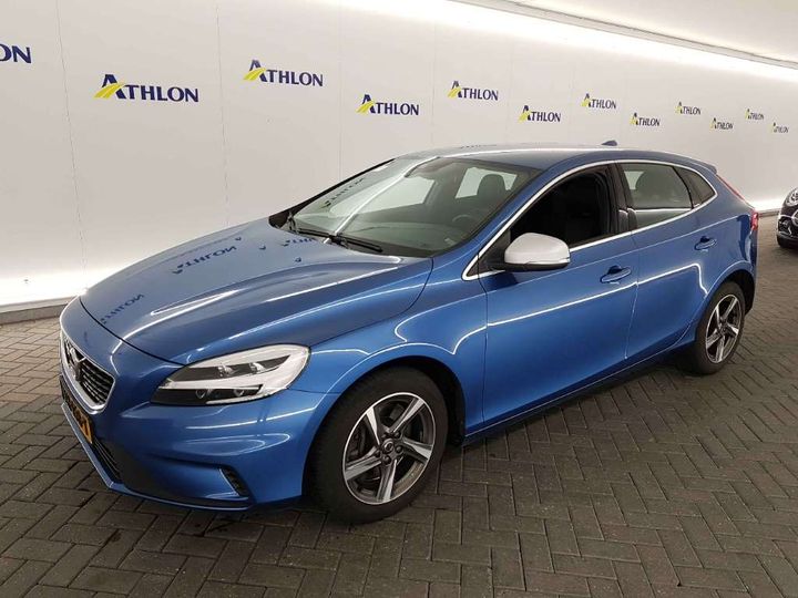 VOLVO V40 2017 yv1mv7981j2482255