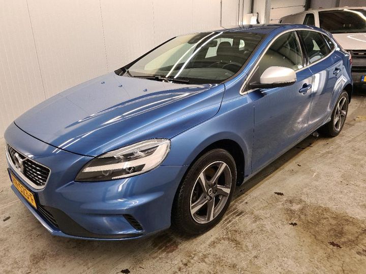 VOLVO V40 2017 yv1mv7981j2482283