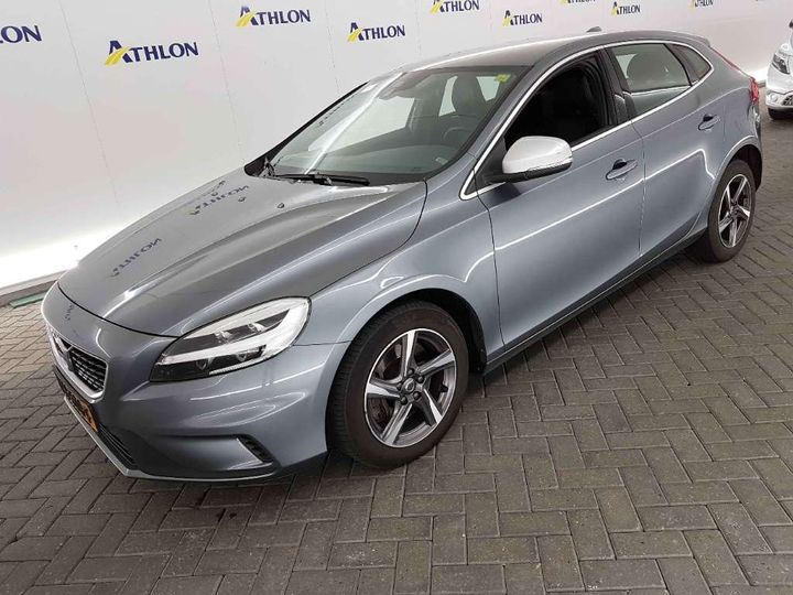 VOLVO V40 2017 yv1mv7981j2482895