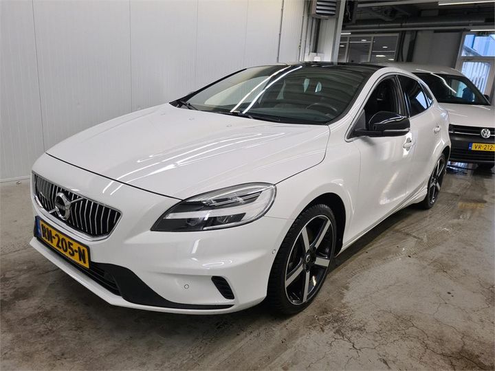 VOLVO V40 2018 yv1mv7981j2483169