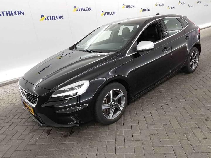 VOLVO V40 2018 yv1mv7981j2483193