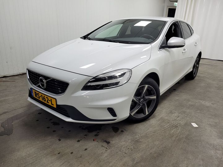 VOLVO V40 2018 yv1mv7981j2483212