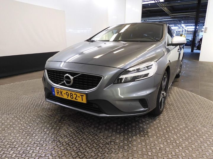 VOLVO V40 2018 yv1mv7981j2483718