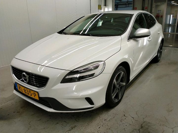 VOLVO V40 2017 yv1mv7981j2484179