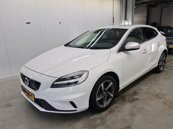 VOLVO V40 2017 yv1mv7981j2484262