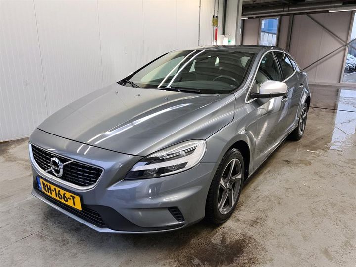 VOLVO V40 2017 yv1mv7981j2484991