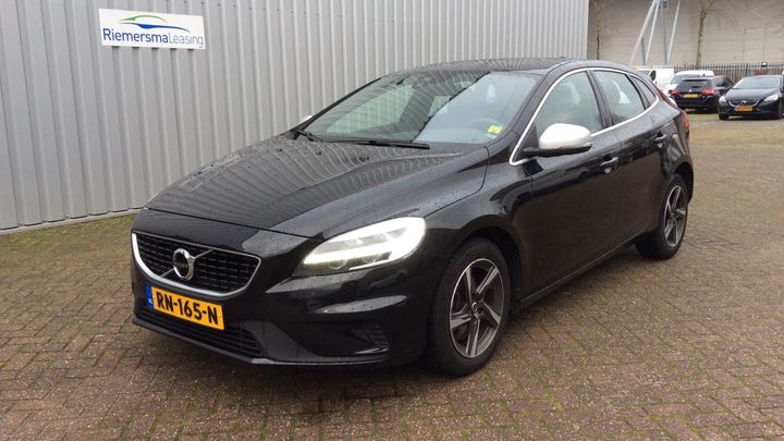 VOLVO V40 2018 yv1mv7981j2485226