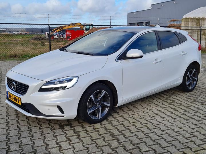 VOLVO V40 2018 yv1mv7981j2486143