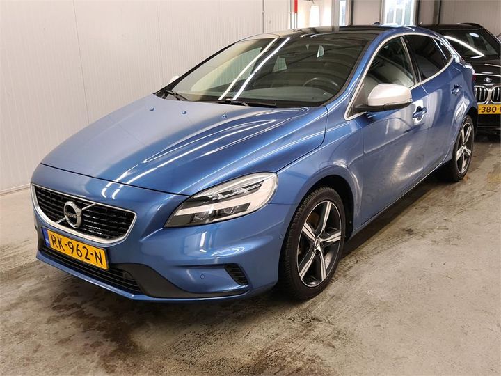 VOLVO V40 2017 yv1mv7981j2486207