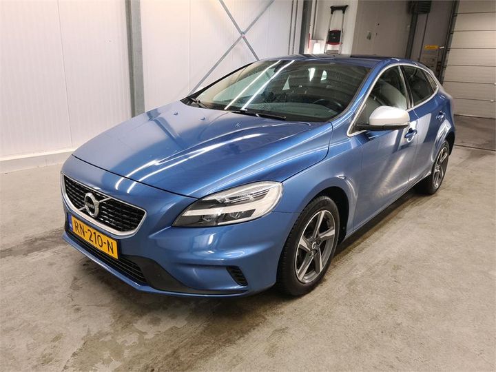 VOLVO V40 2018 yv1mv7981j2486238