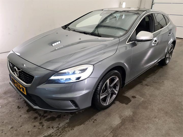 VOLVO V40 2018 yv1mv7981j2486935